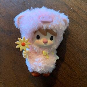 POPMART Sweet Bean Animals' Play - Pig w/ Flower